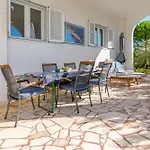 Beachfront Lozica Διαμέρισμα