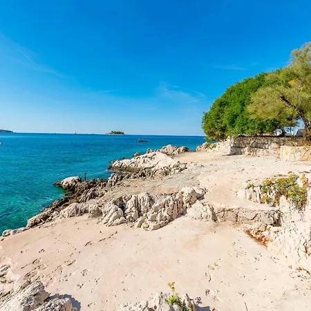 Beachfront Lozica Apartamento *