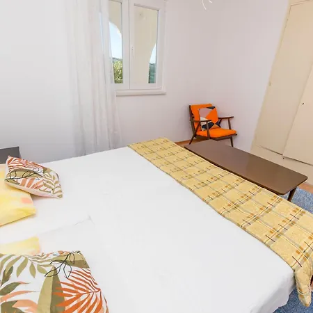 Beachfront Lozica Appartement *