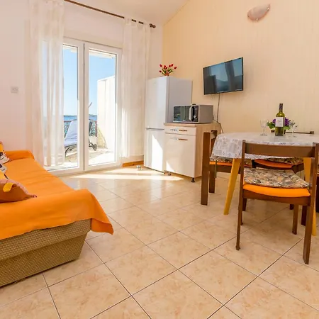 Beachfront Lozica Appartement *