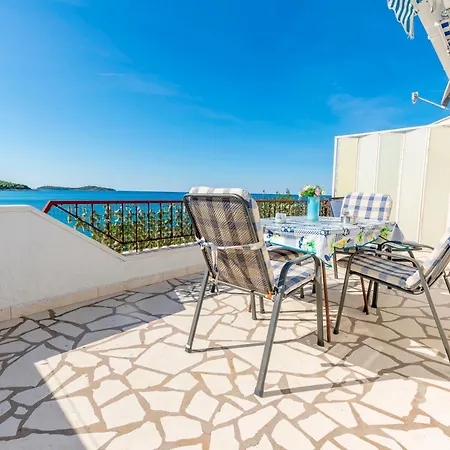 Beachfront Lozica *