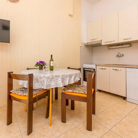 Beachfront Lozica Appartement