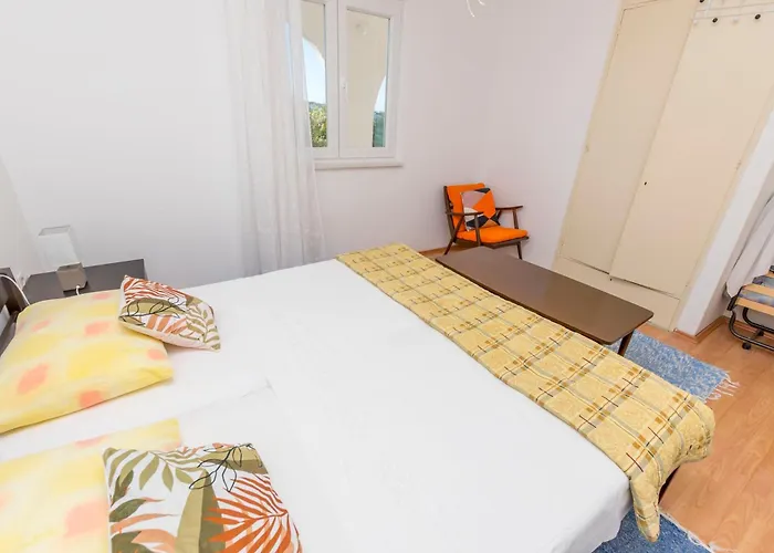 Beachfront Lozica Apartamento *