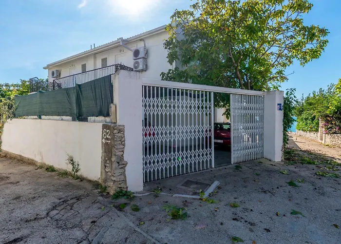 Beachfront Lozica Appartement