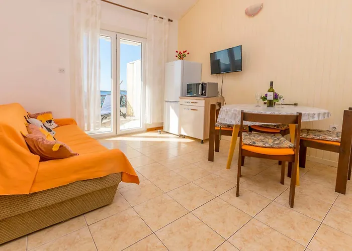 Beachfront Lozica Apartamento *