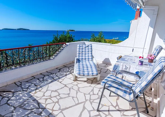 Beachfront Lozica Appartement